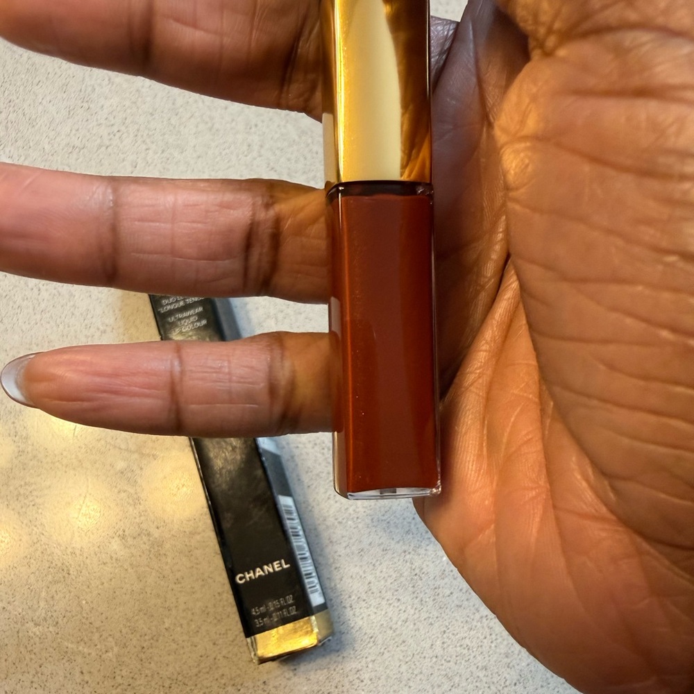 CHANEL LE ROUGE Lip Gloss in Passionate Red